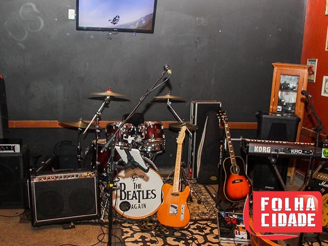 2435_the_beatles_again_no_bar_do_portugues_4964.jpg