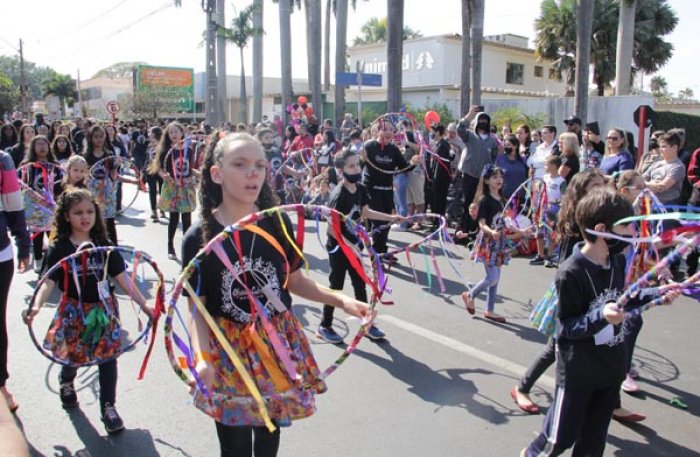 foto11_Desfile_Civico_de_aniversario_de_205_anos_de_Araraquara_na_Avenida_Bento_de_Abreu_22ago22_Paulo_Mantoanelli.jpg