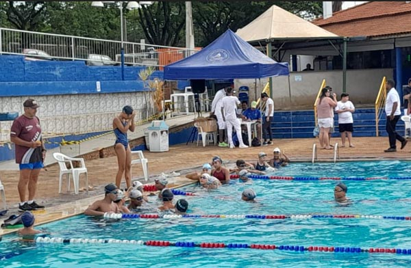 Natação da Fundesport brilha na fase regional, em Monte Alto